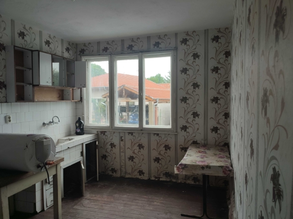 Етаж от къща в Търговище, Малчо Малчев - 107 кв.м за 801 €/кв.м - Снимка #1