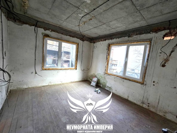 Дава се под наем Тристаен апартамент в Асеновград - 88 кв.м за 154.53 € - Снимка #1