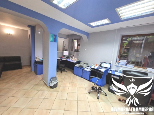 Тристаен апартамент в Асеновград - 128 кв.м за 435 €/кв.м - Снимка #1