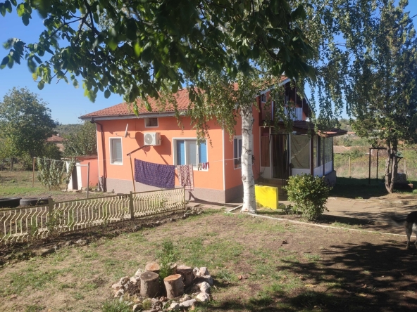 Къща в Търговище, Бряг - 80 кв.м за 1078 €/кв.м - Снимка #1