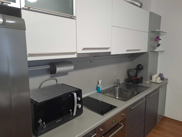 Тристаен апартамент в Плевен, Широк център - 68 кв.м за 1163 €/кв.м - Снимка #1