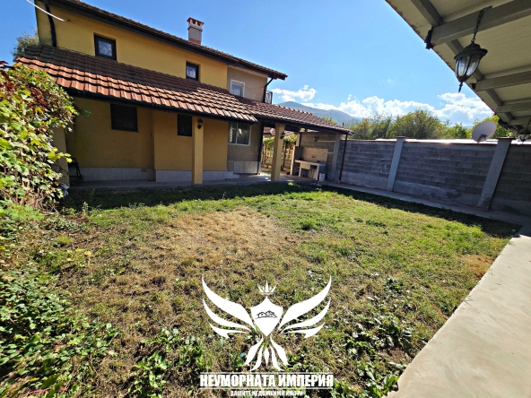 Дава се под наем Къща в с. Тополово, Област Пловдив - 210 кв.м за 261.12 € - Снимка #1