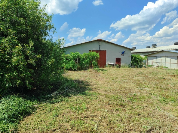 Промишлена сграда в с. Дончево, Област Добрич - 710 кв.м за 133 €/кв.м - Снимка #1