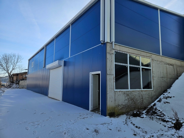 Дава се под наем Склад в Велико Търново, Център - 200 кв.м за 229418.4 € - Снимка #1