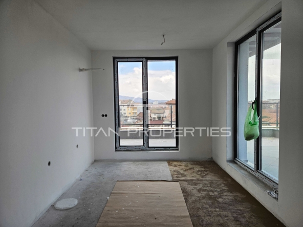 Тристаен апартамент в Пловдив, Коматево - 221 кв.м за 461 €/кв.м - Снимка #1