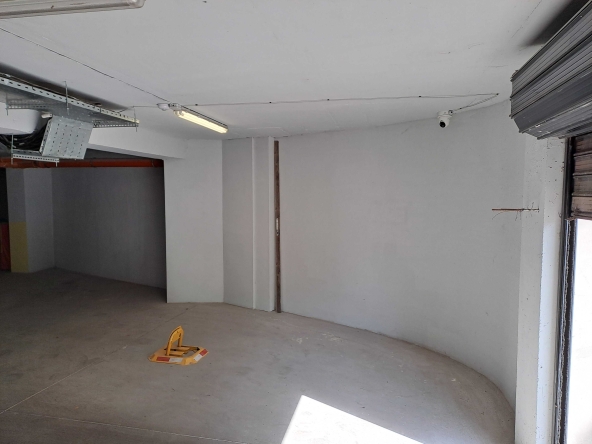 Дава се под наем Гараж / Паркомясто в София, Надежда 3 - 12 кв.м за 25.5 € - Снимка #1