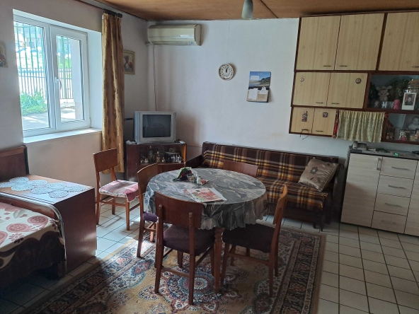 Етаж от къща в Плевен, 9-ти квартал - 95 кв.м за 403 €/кв.м - Снимка #1