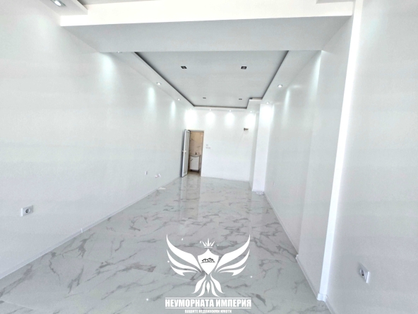 Дава се под наем Магазин в Асеновград - 44 кв.м за 303.96 € - Снимка #1