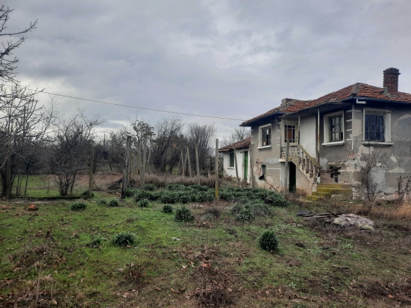 Къща в с. Гълъбинци, Област Ямбол - 100 кв.м за 41 €/кв.м - Снимка #1