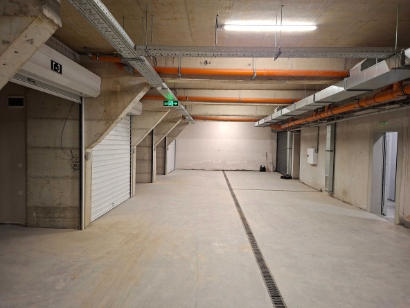 Дава се под наем Гараж / Паркомясто в София, Надежда 4 - 16 кв.м за 129.54 € - Снимка #1