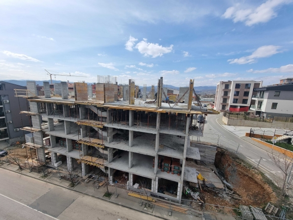 Тристаен апартамент в Благоевград, Освобождение - 78 кв.м за 612 €/кв.м - Снимка #1