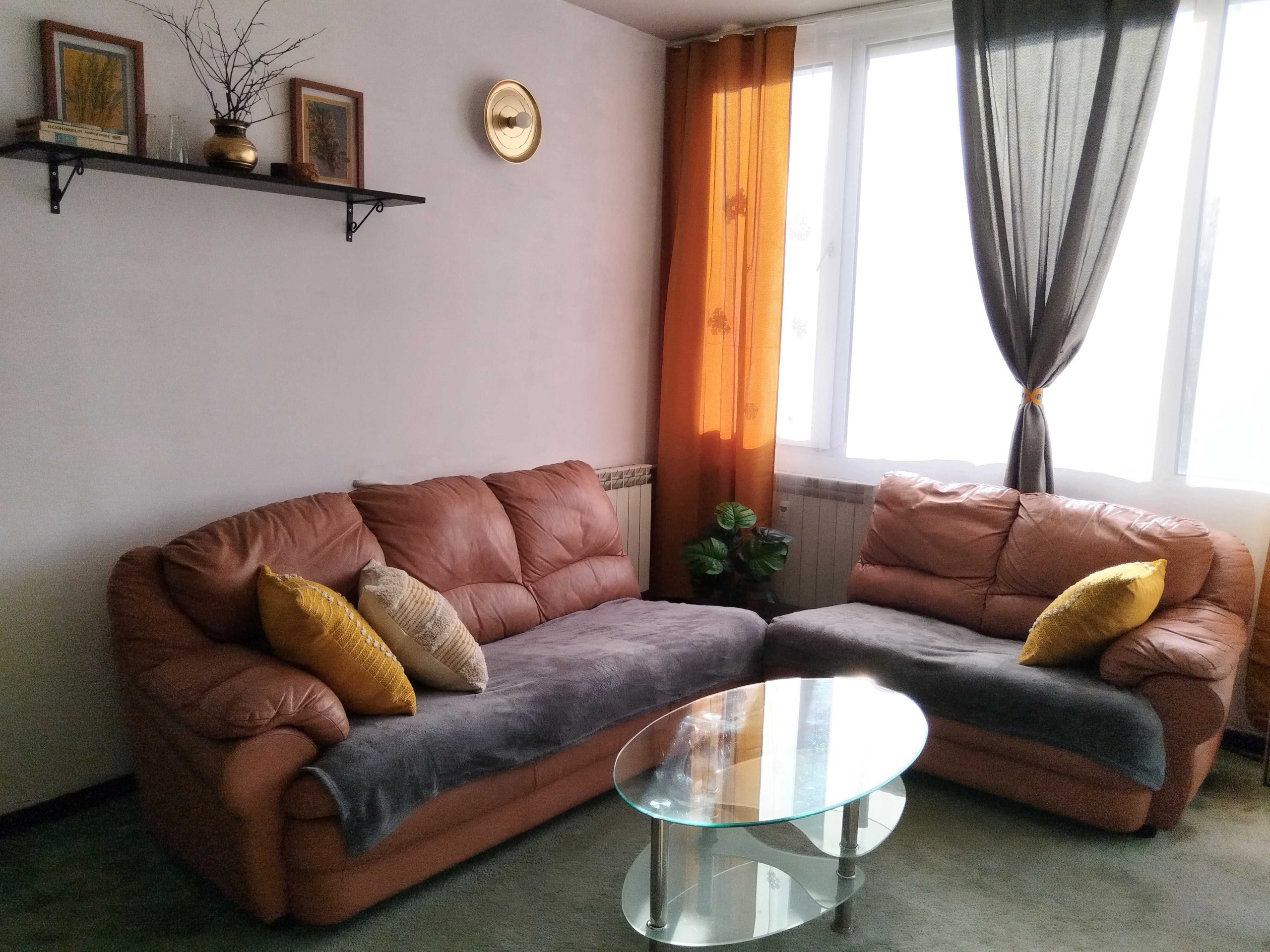 Дава се под наем Двустаен апартамент в Пловдив, Център - 60 кв.м за 398.82 € - Снимка #1