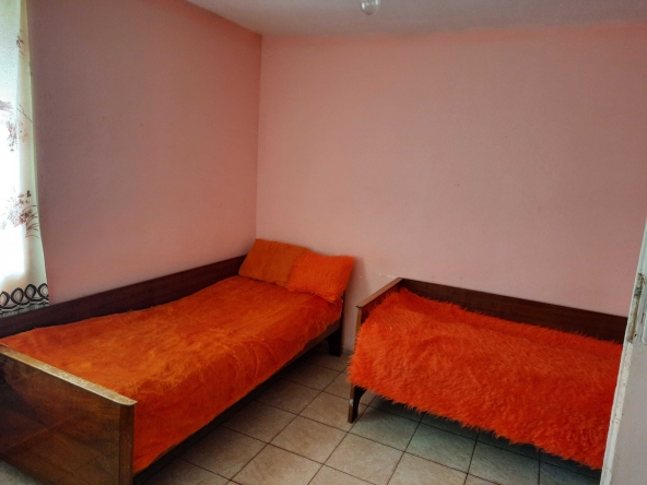 Дава се под наем Тристаен апартамент в Шумен, Пазара - 35 кв.м за 198.39 € - Снимка #1