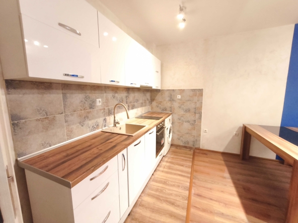 Дава се под наем Двустаен апартамент в Перник, Изток - 64 кв.м за 418.71 € - Снимка #1