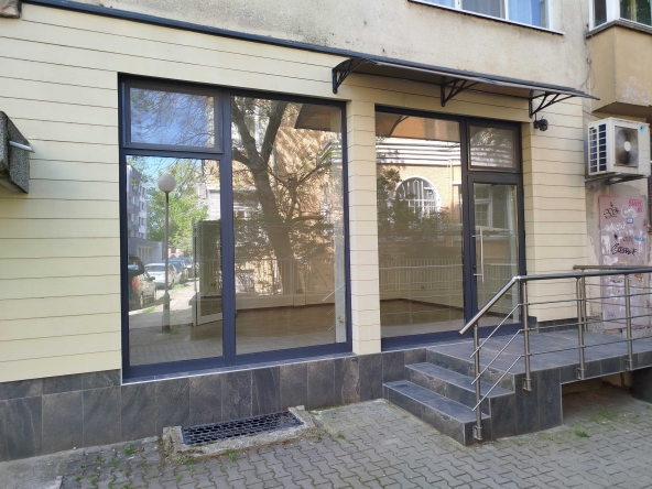 Дава се под наем Офис в Ямбол, Аврен - 32 кв.м за 398.82 € - Снимка #1