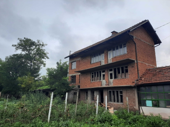 Къща в Лом - 210 кв.м за 170 €/кв.м - Снимка #1