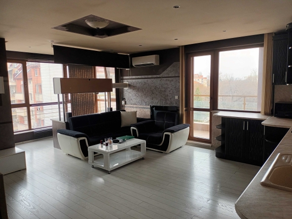 Тристаен апартамент в Пловдив, Христо Смирненски - 123 кв.м за 1342 €/кв.м - Снимка #1