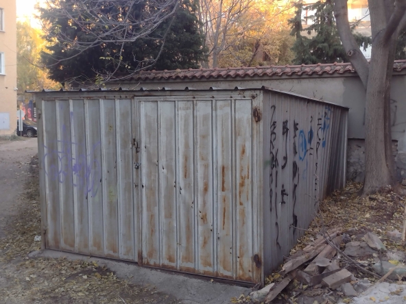 Гараж / Паркомясто в Чирпан - 25 кв.м за 11 €/кв.м - Снимка #1