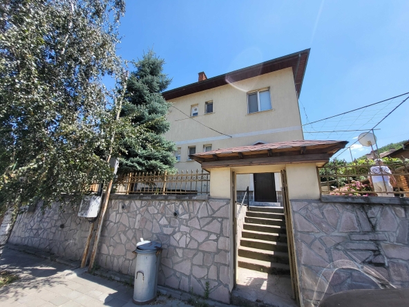 Къща в Пещера - 240 кв.м за 680 €/кв.м - Снимка #1