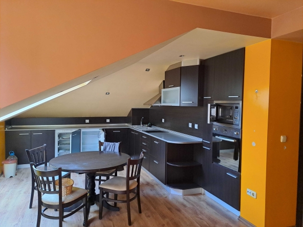 Дава се под наем Тристаен апартамент в Плевен, Идеален център - 80 кв.м за 510 € - Снимка #1