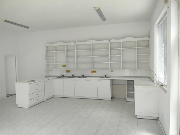 Дава се под наем Офис в с. Труд, Област Пловдив - 120 кв.м за 382.5 € - Снимка #1