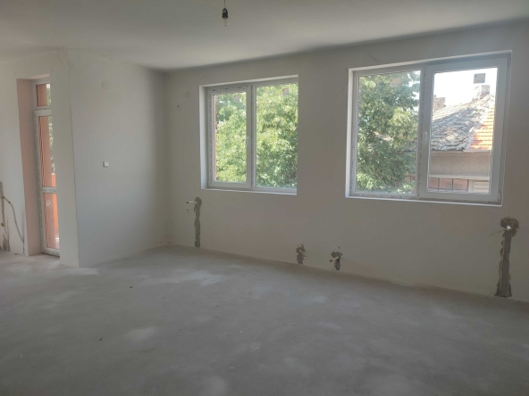 Тристаен апартамент в Търговище, Център - 133 кв.м за 989 €/кв.м - Снимка #1