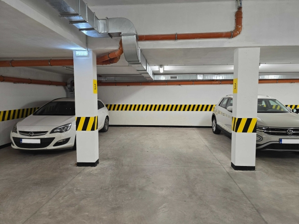 Дава се под наем Гараж / Паркомясто в София, Лозенец - 18 кв.м за 127.5 € - Снимка #1