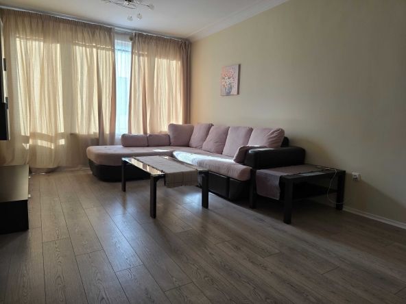 Тристаен апартамент в София, Яворов - 98 кв.м за 9 €/кв.м - Снимка #1