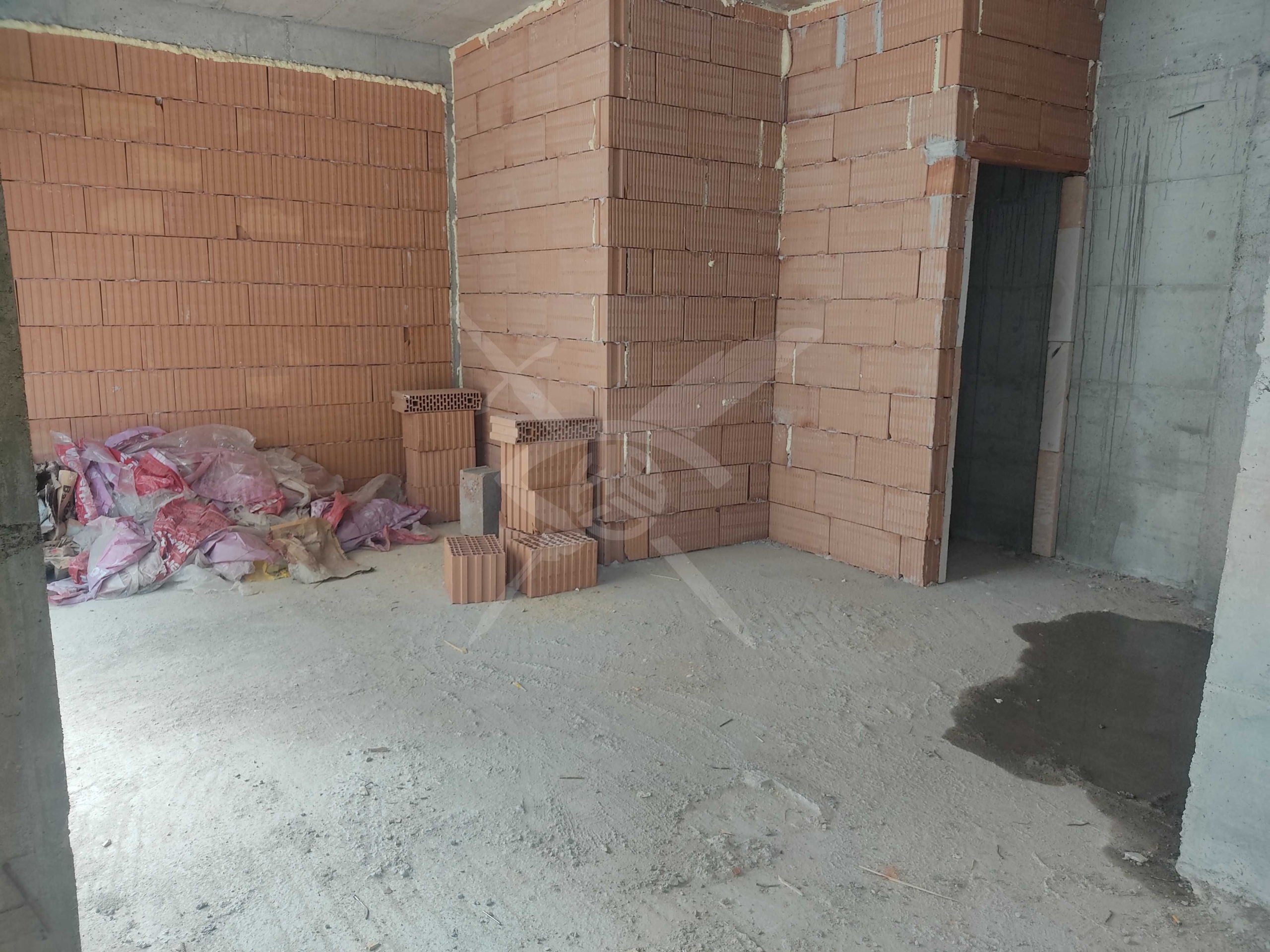 Магазин в Пловдив, Коматевски възел - 94 кв.м за 1000 €/кв.м - Снимка #1