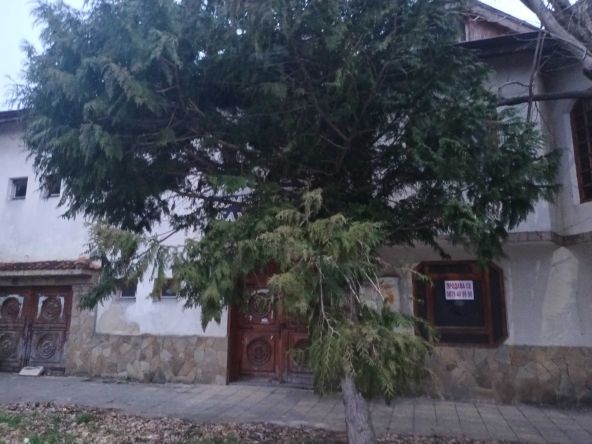 Промишлена сграда в Бяла - 1500 кв.м за 40 €/кв.м - Снимка #1