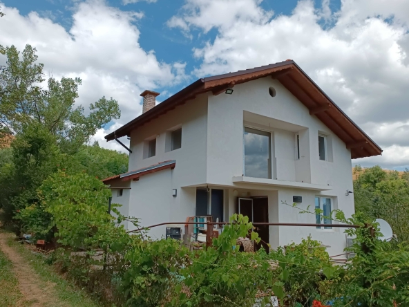 Къща в с. Лозно, Област Кюстендил - 140 кв.м за 443 €/кв.м - Снимка #1