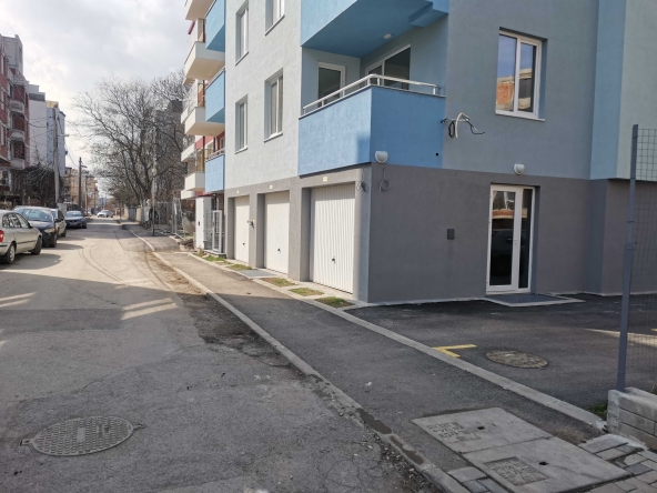 Дава се под наем Гараж / Паркомясто в София, Надежда 4 - 50 кв.м за 385 € - Снимка #1