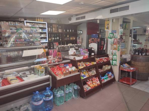 Дава се под наем Магазин в Варна, Младост 1 - 100 кв.м за 408 € - Снимка #1