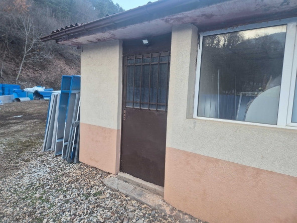 Дава се под наем Склад в Своге - 12 кв.м за 71.4 € - Снимка #1