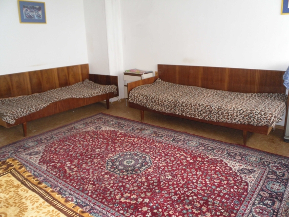 Дава се под наем Едностаен апартамент в Ямбол, Център - 32 кв.м за 153 € - Снимка #1