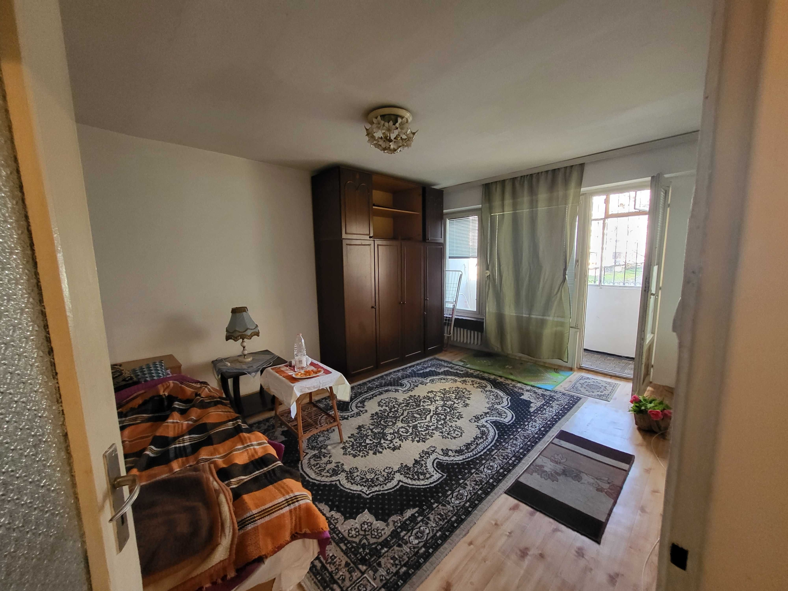 Дава се под наем Едностаен апартамент в Бургас, Славейков - 35 кв.м за 175 € - Снимка #1