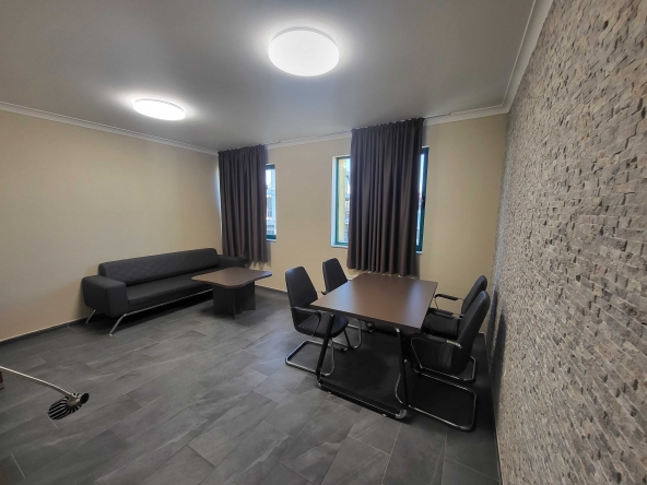 Дава се под наем Двустаен апартамент в Бургас, Център - 60 кв.м за 250 € - Снимка #1