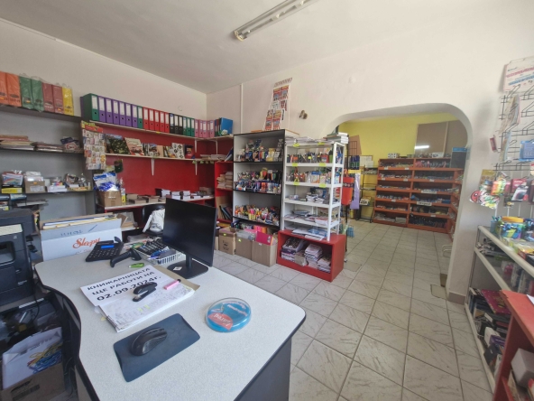 Магазин в Ямбол, Център - 70 кв.м за 2143 €/кв.м - Снимка #1