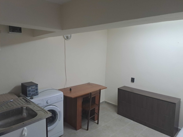 Дава се под наем Едностаен апартамент в Плевен, Идеален център - 25 кв.м за 102 € - Снимка #1