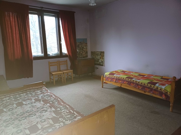 Дава се под наем Етаж от къща в Плевен, Идеален център - 60 кв.м за 153 € - Снимка #1