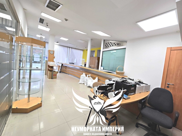 Дава се под наем Офис в Асеновград - 80 кв.м за 1055 € - Снимка #1