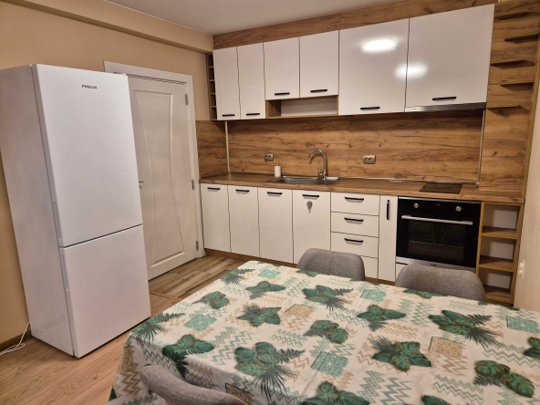 Дава се под наем Двустаен апартамент в Велико Търново, Център - 58 кв.м за 270.3 € - Снимка #1