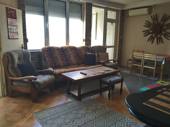 Дава се под наем Тристаен апартамент в Пловдив, Център - 85 кв.м за 433.5 € - Снимка #1