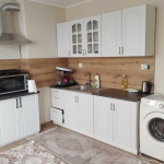 Дава се под наем Тристаен апартамент в Търговище, Център - 85 кв.м за 280.5 € - Снимка #1