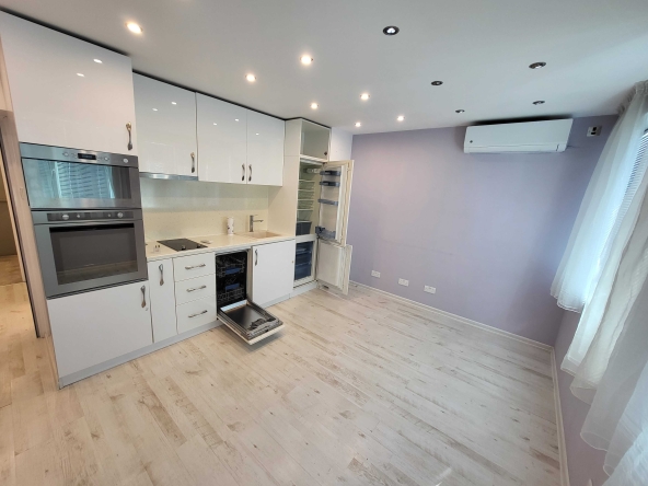 Тристаен апартамент в Пазарджик, Окръжна болница - 62 кв.м за 1049 €/кв.м - Снимка #1