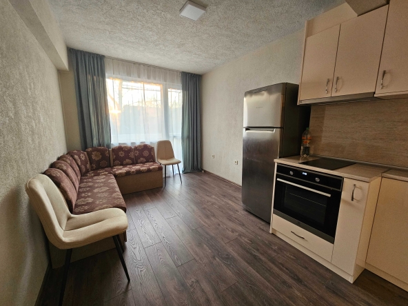 Дава се под наем Тристаен апартамент в Варна, Център - 85 кв.м за 433.5 € - Снимка #1