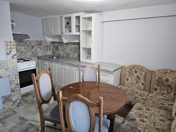 Дава се под наем Етаж от къща в Божурище - 65 кв.м за 331.5 € - Снимка #1