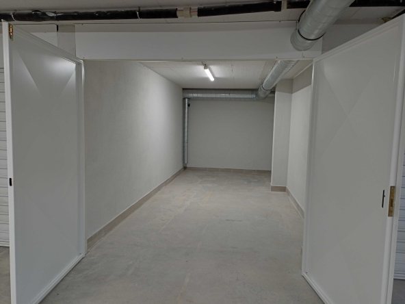 Дава се под наем Гараж / Паркомясто в София, Триъгълника - 14 кв.м за 102 € - Снимка #1