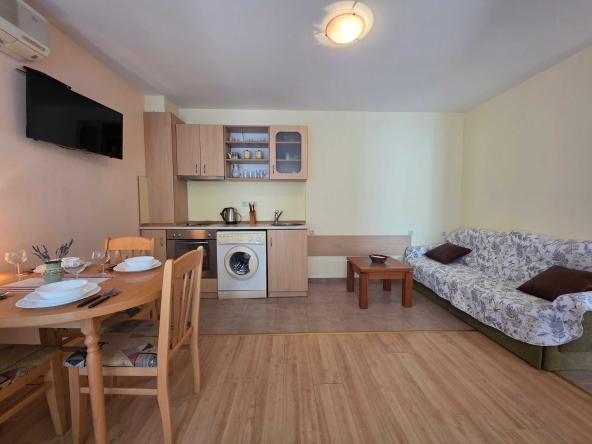 Тристаен апартамент в к.к. Слънчев бряг - 64 кв.м за 1249 €/кв.м - Снимка #1