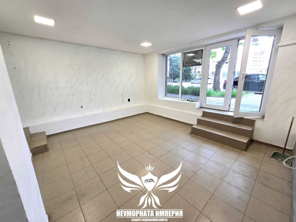 Магазин в Асеновград - 52 кв.м за 1289 €/кв.м - Снимка #1